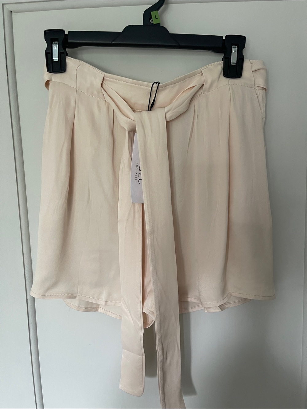 LBLC the label Pale Blush Tie-Waist paper bag shorts. Size Medium. Pocketed, NWT